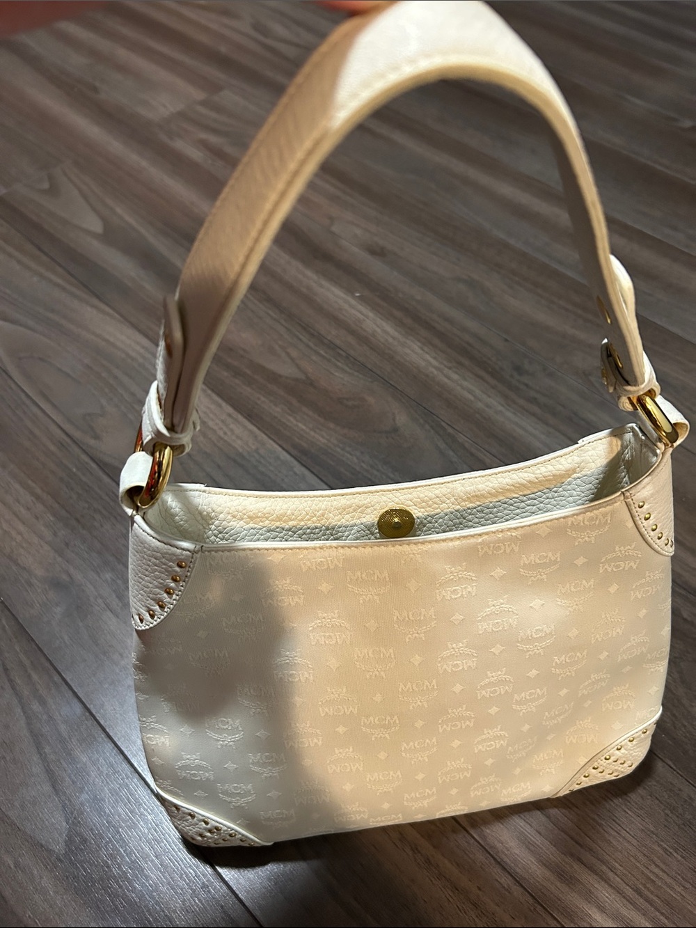 MCM Ivory Leather Shoulder Bag with Gold Plaque Germany - Picture 2 of 11